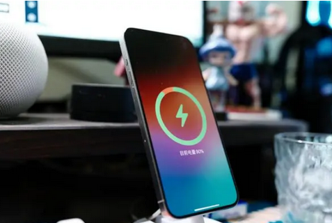 揭西苹果15换屏服务分享用什么充电器给iPhone15充电更好 